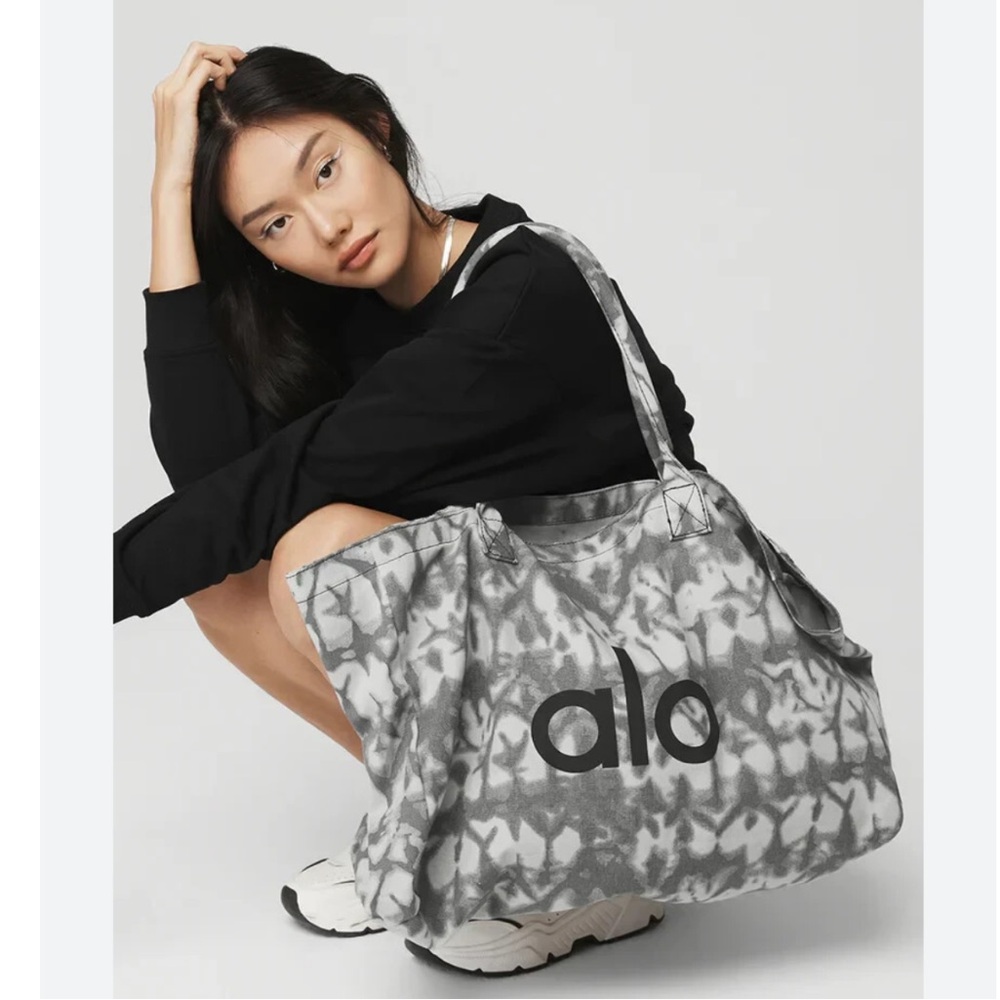 ALO Yoga Tie-Dye Tote Bag
